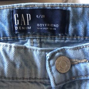 Gap boyfriend light wash jeans. Excellent condition!